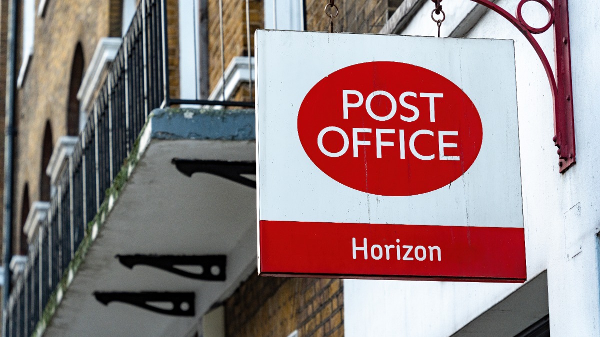 Post office horizon sign outside building